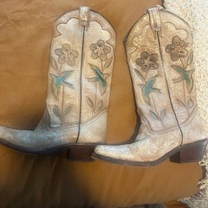 Bed|Stu White Leather floral and bird cowboy boots